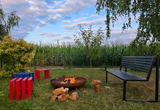 „Taková atmosféra u ohně? ❤️ Přesně proto vznikají naše kovové kousky – aby dělaly radost a vydržely i ty nejhezčí chvíle...