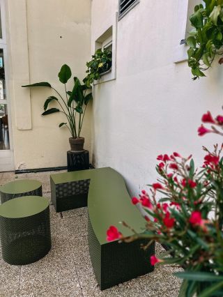 💫Spojení designu, funkčnosti a symboliky místa.🙏 ✨ Zakázková výroba, která má příběh! Pro kavárnu na adrese Sokolská 7️⃣...