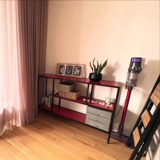 Další ze série OD VÁS💫✨ Krásně sladěná kuchyň a náš set polic a držáků Kovový regál, kde má konstrukce jinou barvu než...